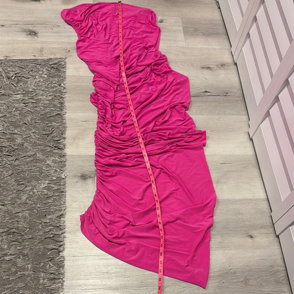 Norma Kamali Diana Pink One-Shoulder Fishtail Dress - Picture 7 of 7